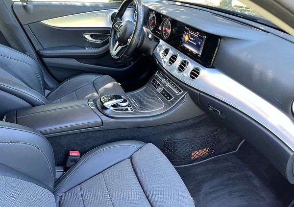 Mercedes-Benz Klasa E cena 159900 przebieg: 65000, rok produkcji 2019 z Warszawa małe 121